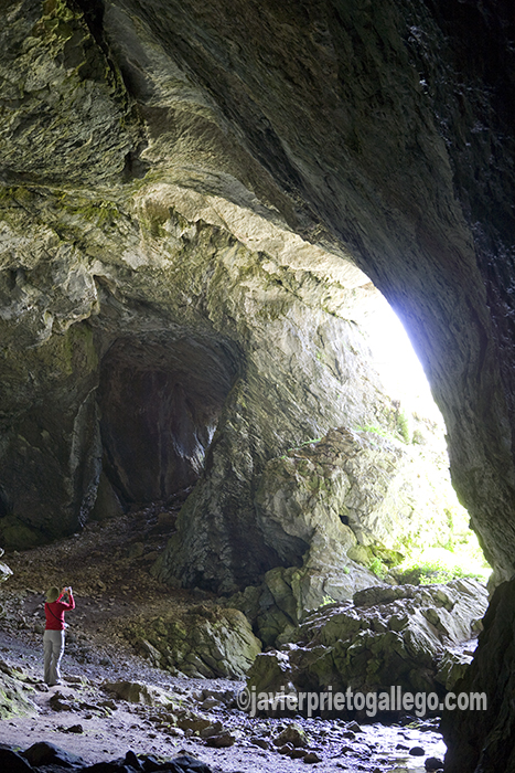 Cueva del Cobre. Parque Natural de Fuentes Carrionas y Fuente Cobre - Montaña Palentina.  Palencia. Castilla y León. España. © Javier Prieto Gallego