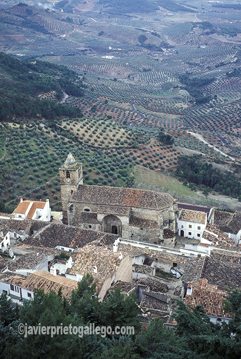 Localidad de Segura de la Sierra vista desde su castillo. Sierras de Cazorla, Segura y Las Villas. Jaén. Andalucía. España ©Javier Prieto Gallego