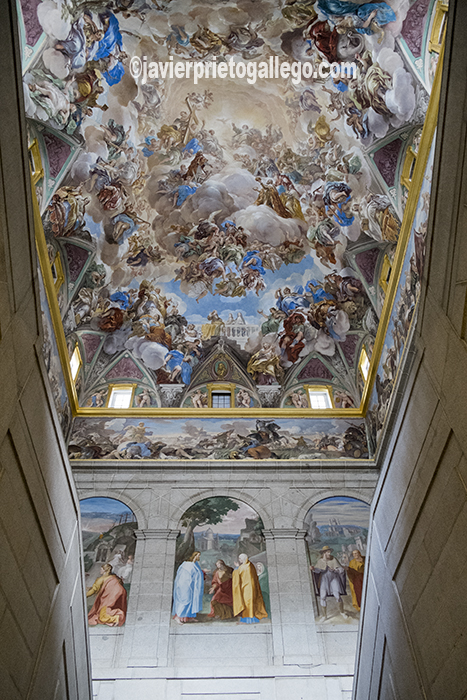 Bóveda de la escalera principal del claustro pintada al fresco en 1692 por Luca Giordano. Real Monasterio de El Escorial. Madrid. España ©Javier Prieto Gallego