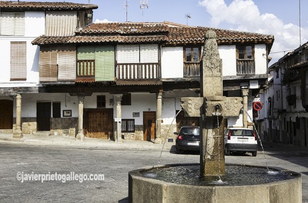 Arquitectura tradicional. Plaza Mayor. Localidad de Valverde de la Vera. Comarca de la Vera. Cáceres. Extremadura. España. © Javier Prieto Gallego