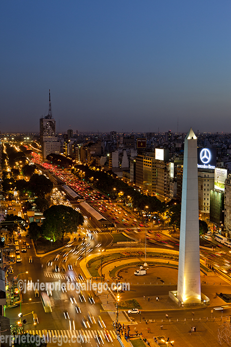 Obelisco de la plaza de la República. Avenida de 9 de julio. Atardecer. Buenos Aires. Argentina © Javier Prieto Gallego