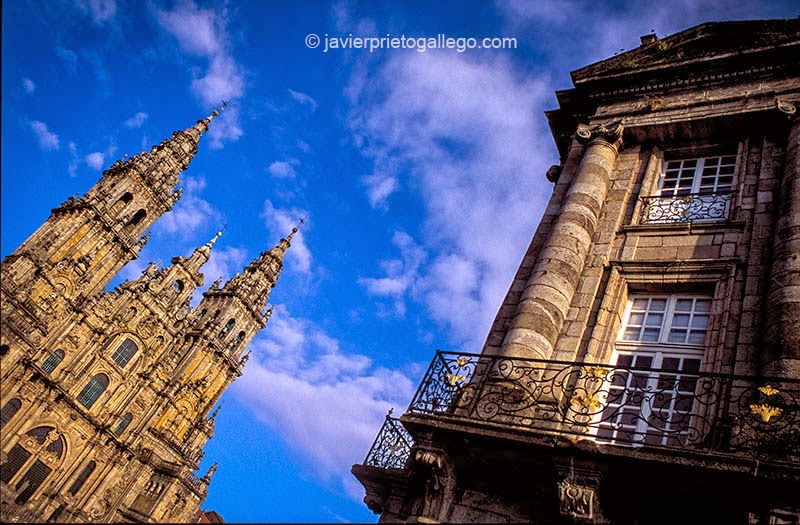 Fachada del Obradoiro y una esquina del Palacio Rajoy. Catedral de Santiago de Compostela. La Coruña. Galicia. España © Javier Prieto Gallego