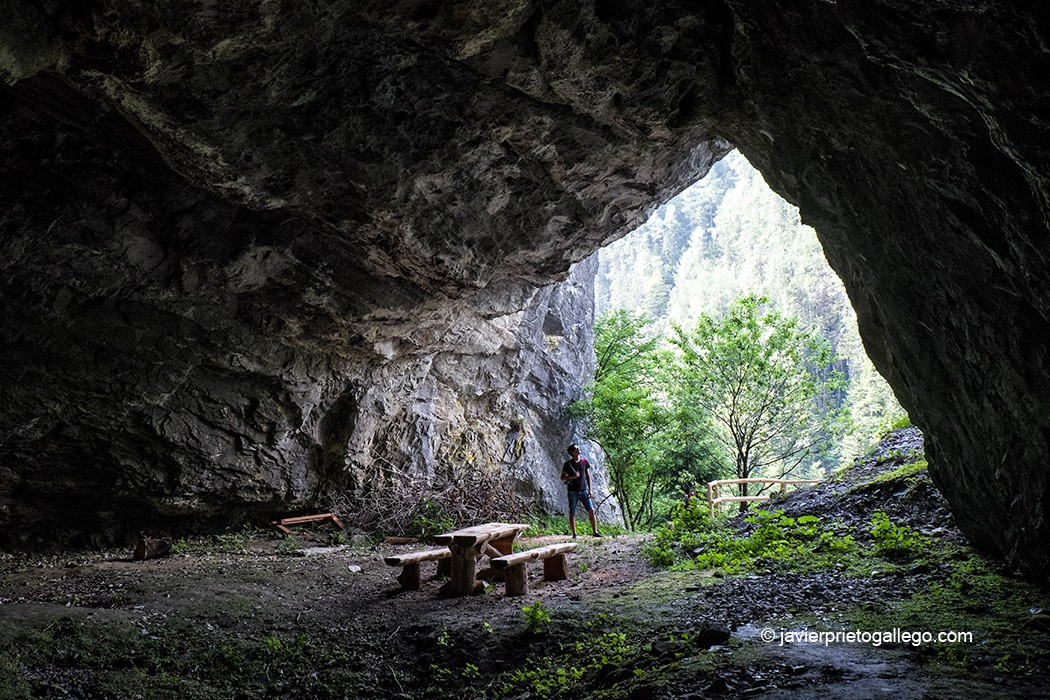 Cueva del dragón Lintver, en la entrada al valle de Matkov kot. Región de Solčavsko. Eslovenia © Javier Prieto Gallego