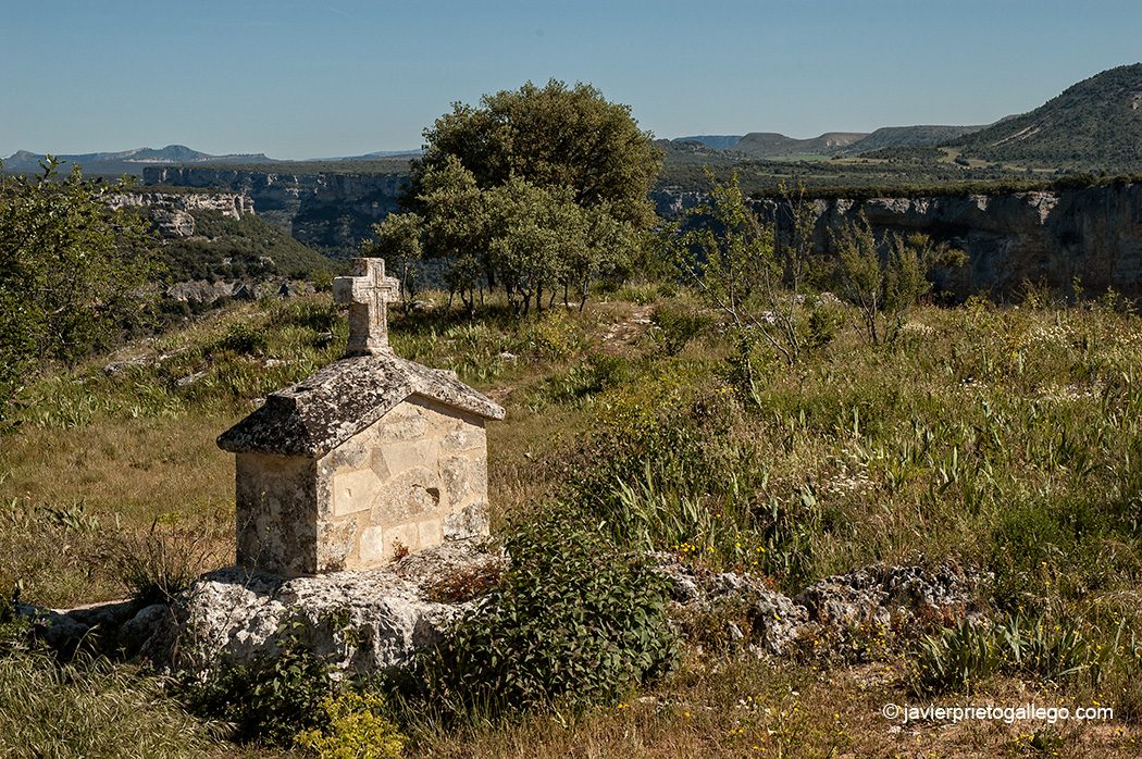 Ermita dedicada a las santas Centola y Elena Valdelateja. Cañones del Ebro y del Rudrón. Burgos. Castilla y León. España © Javier Prieto Gallego