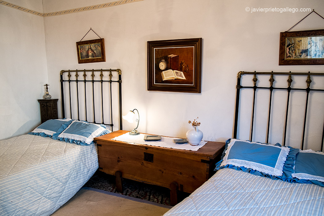 Una de las habitaciones dobles de la casa rural "Vega del Duero". Roturas. Valladolid. Ribera del Duero. Castilla y León. España. © Javier Prieto Gallego